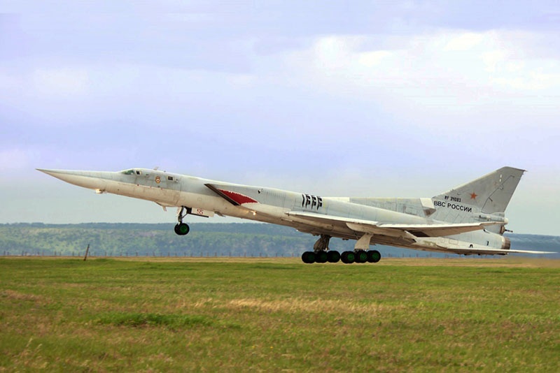 К выполнению специальных полётов в небе Арктики привлекаются самолёты Ту-22М3.