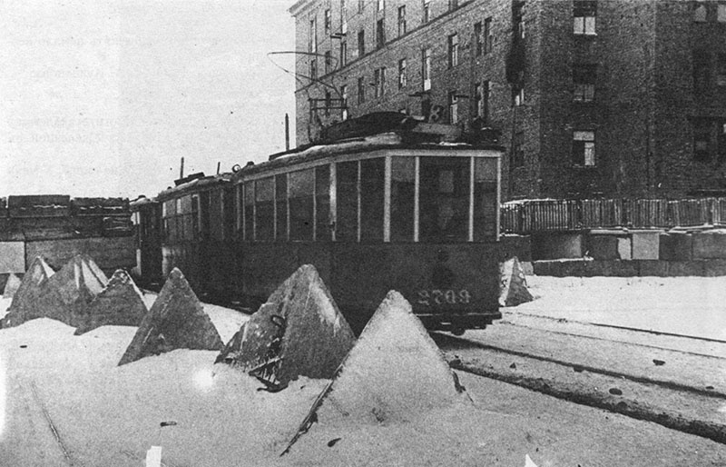 В 1942 году снова пущен трамвай.