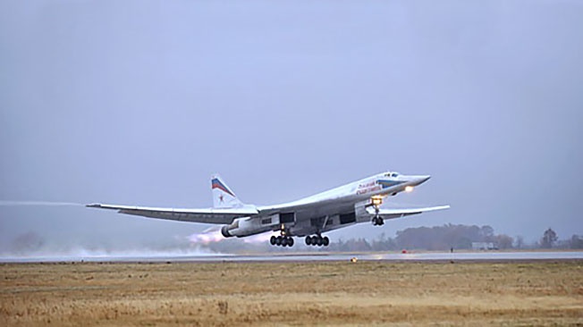 Ту-160М: чем вооружат ракетоносец