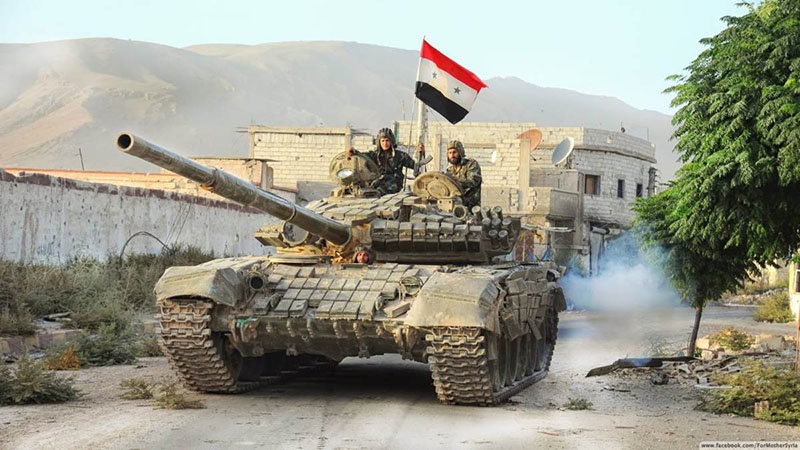 Танки Т-72Б3 сирийской правительственной армии применяли ракеты комплекса «Рефлекс» на поле боя.