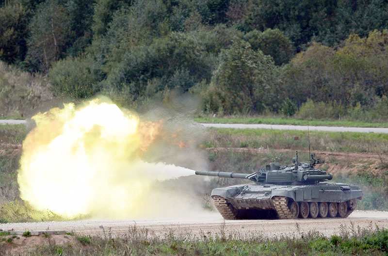 Современные танковые ракеты избавляют танк от дополнительного навесного вооружения.