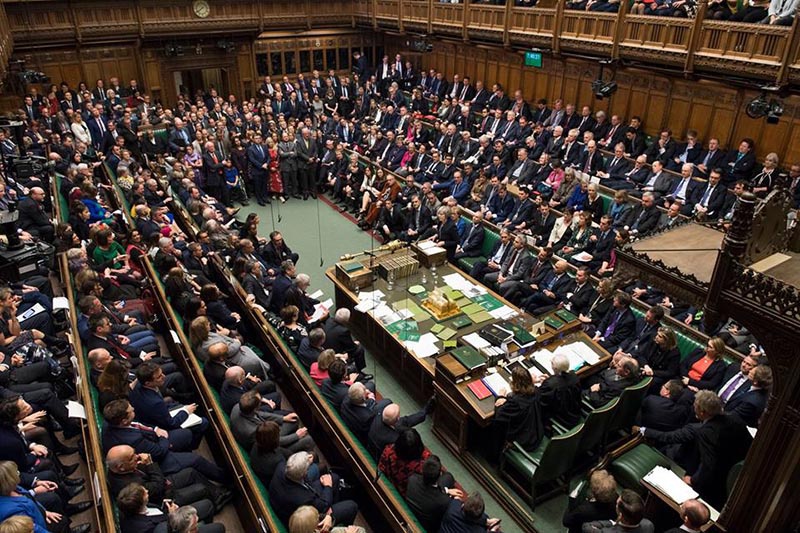 Палата общин проголосовала против поправки о переносе даты Brexit.
