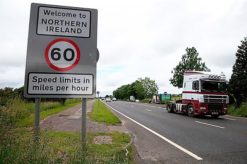Пока граница между Ирландией и Северной Ирландией открыта.