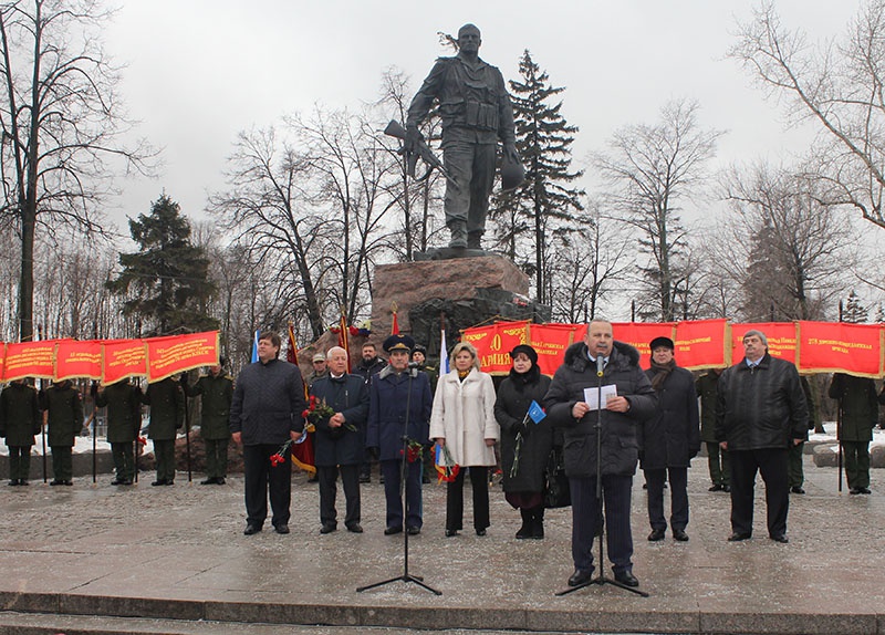 Митинг у памятника воинам -интернационалистам.