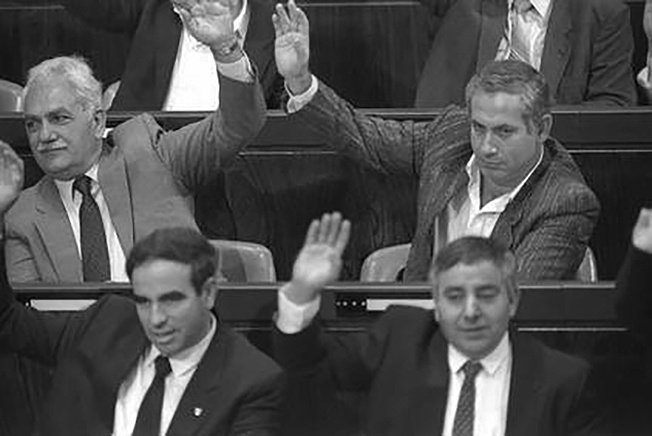 В 1988 году Биньямина впервые избрали в кнессет от партии «Ликуд».
