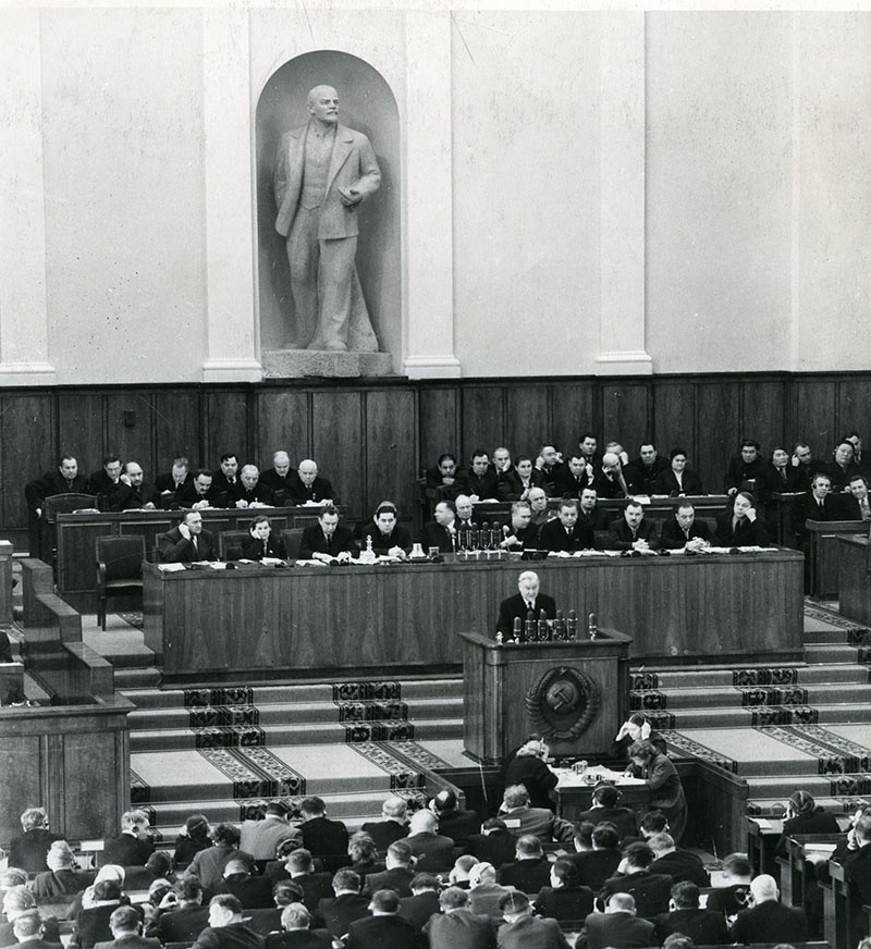 Булганин председательствует на закрытом заседании ХХ съезда.