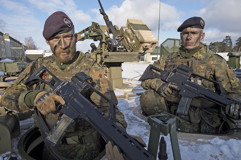 Немецкие солдаты из состава многонационального батальона НАТО в Литве.