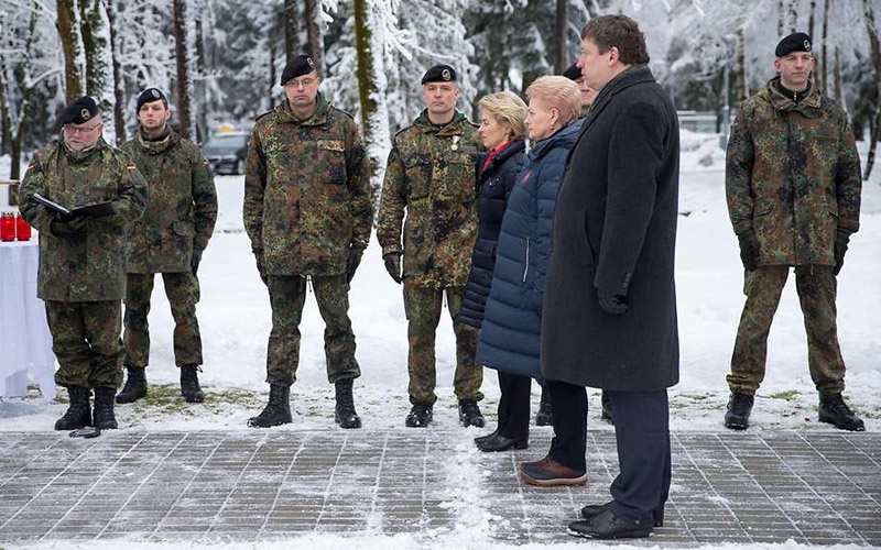 Министр обороны Германии Урсула фон дер Ляйен навестила немецких солдат в Литве.