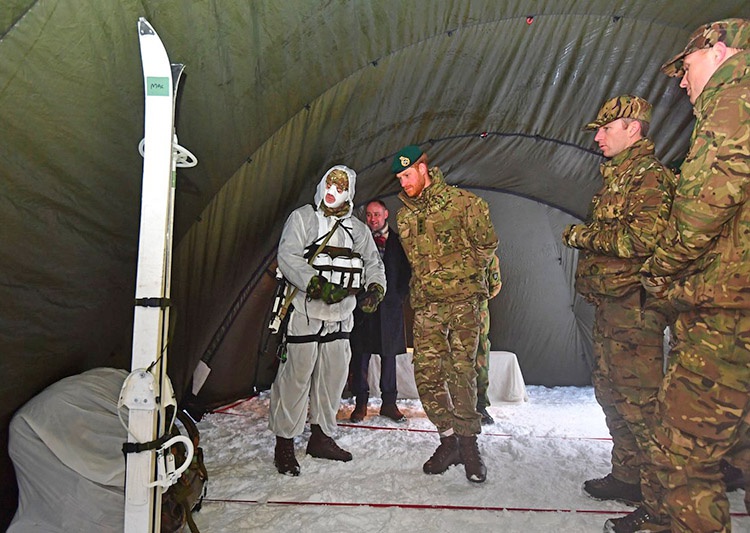 Принц Гарри посетил базу британской морской пехоты Бардуфосс в Норвегии.