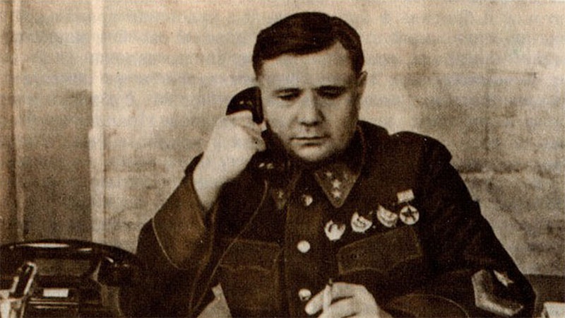 Командующим войсками Юго-Восточного фронта генерал А.И. Еременко.