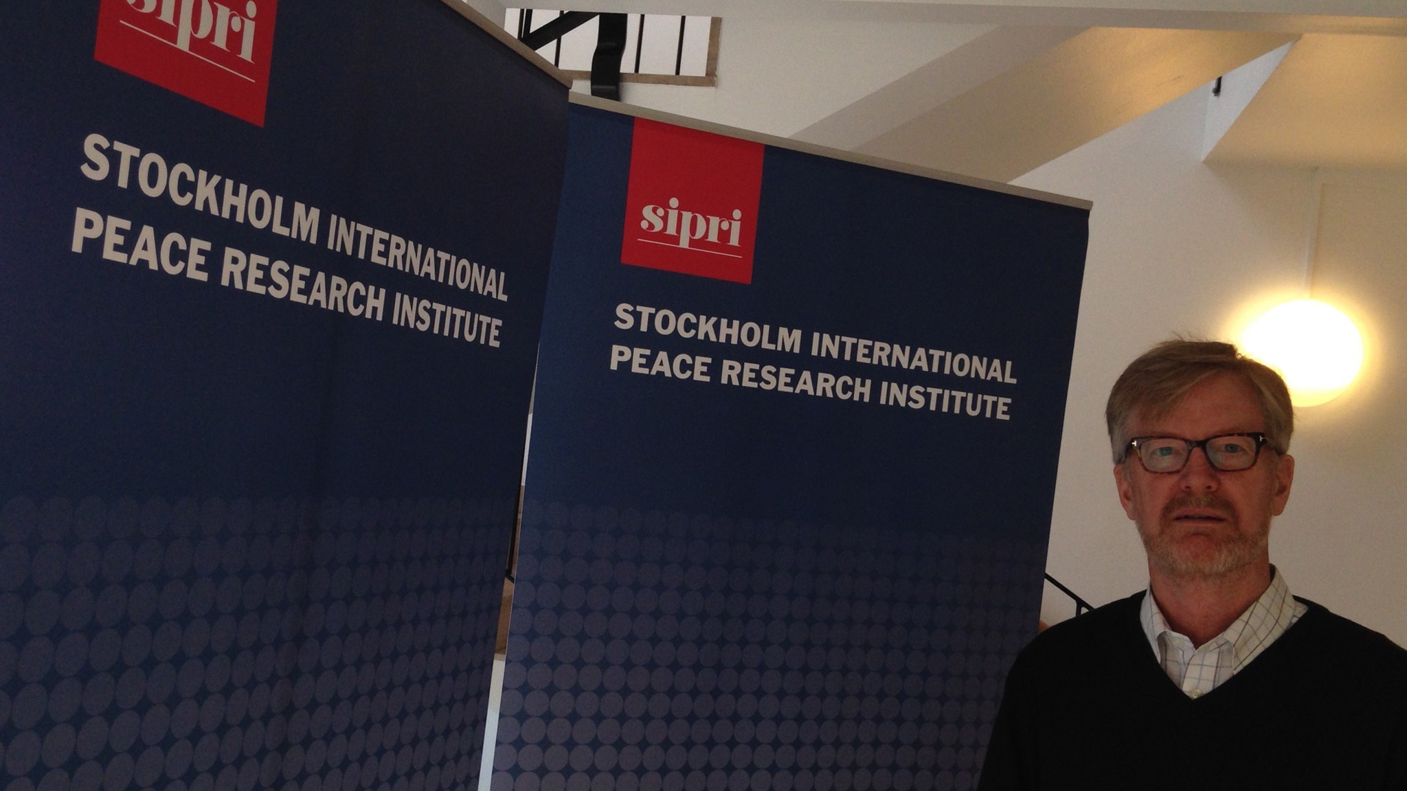 Директор Стокгольмского института исследования проблем мира Дэн Смит, похоже, забыл о нейтралитете Швеции.