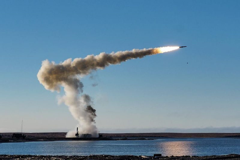 Противокорабельный ракетный комплекс «Бастион» представляет угрозу на расстоянии до 290 километров.
