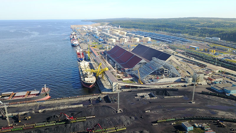Усть-Луга — морской торговый порт на северо-западе России.