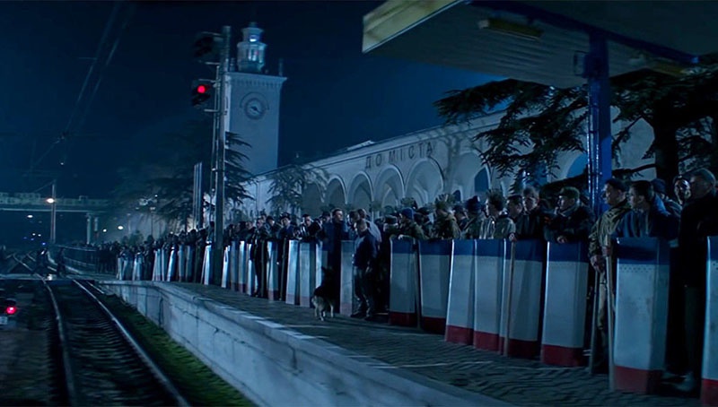 Встреча «поезде дружбы» на вокзале города Симверополя. (Кадр из фильма «Крым»).