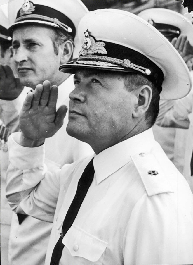 Контр-адмирал В.Свиридов, командующий 30-й дивизией надводных кораблей Черноморского флота.