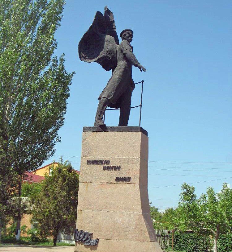 Памятник лейтенанту Шмидту в городе Очаков.