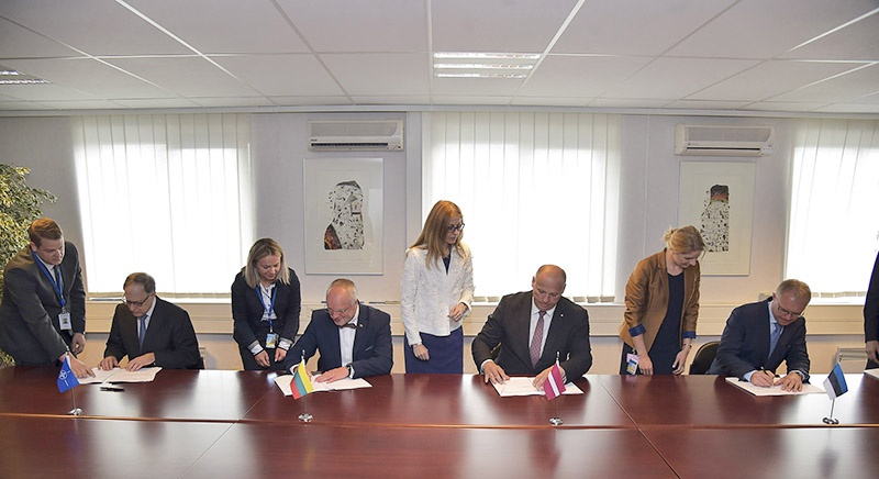 Подписание соглашения между НАТО и балтийскими странами 14 июня 2016 года.