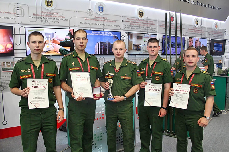 Военнослужащие научной роты № 8 с дипломами Форуме «Армия-2018».