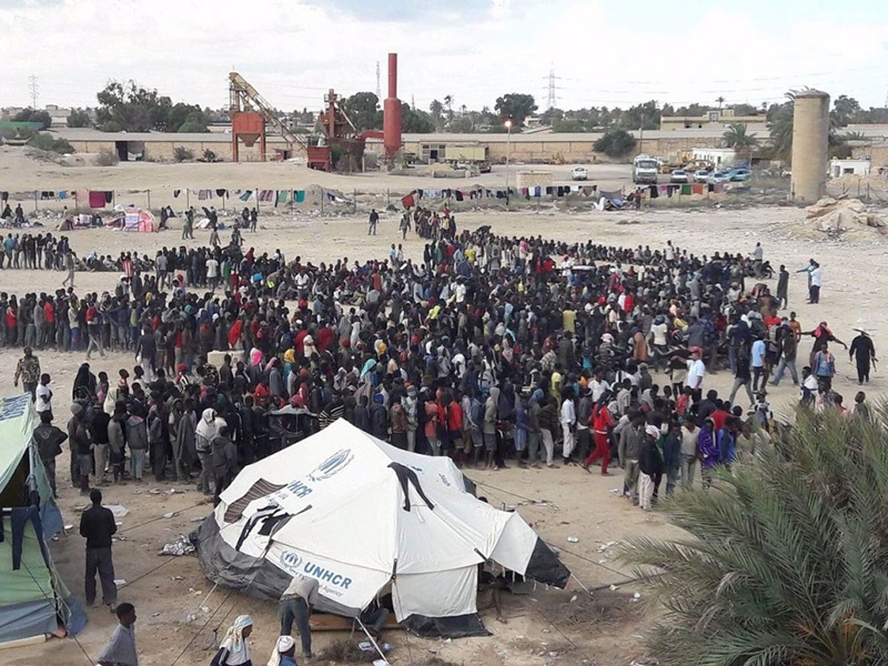 Теперь через Ливию чёрный поток африканцев несётся в Европу.