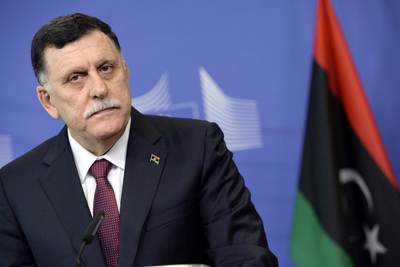 Премьер-министр Ливии Фаиз Сарадж молится на запад, а не на восток.