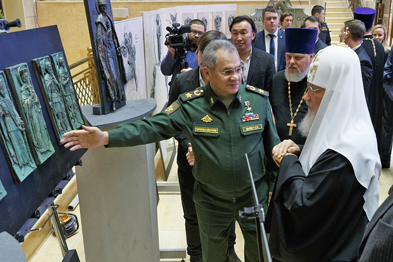 Министр обороны России Сергей Шойгу стал первым жертвователем, сделав взнос из личных средств.