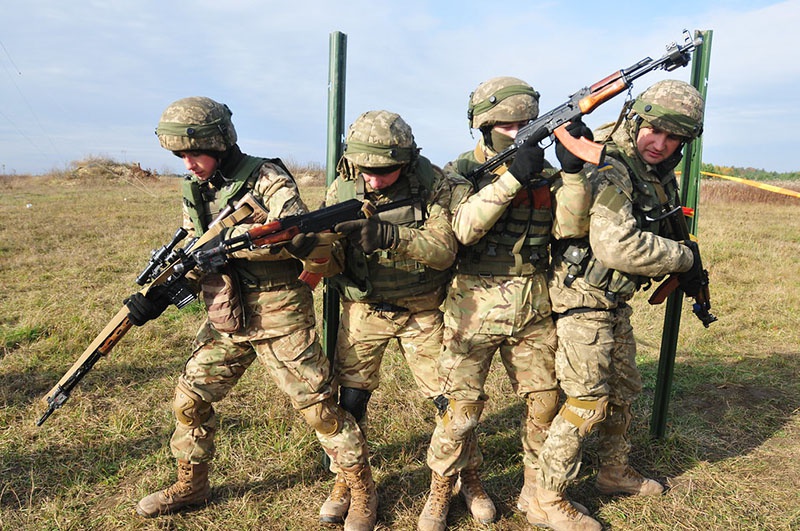 Особое внимание уделяется диверсионной подготовке украинских военных.