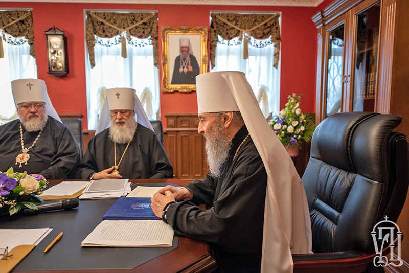 Священный Синод Украинской Православной Церкви выступил с заявлением о ситуации в украинском Православии.