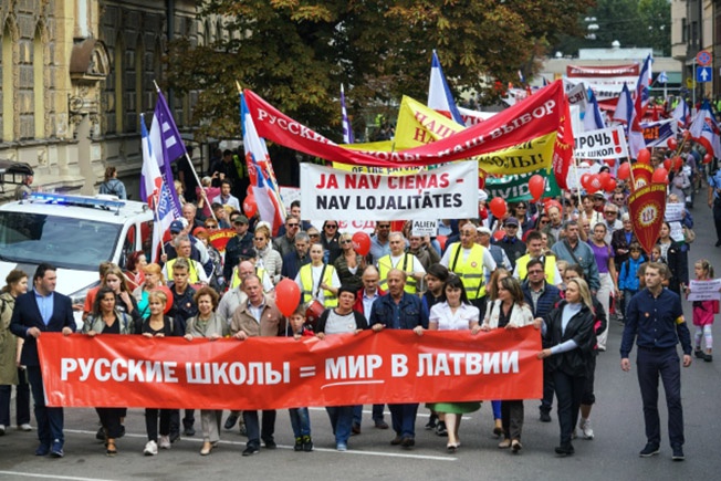 Марш в Риге в защиту русских школ в Латвии в 2018 году.