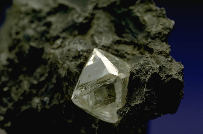 Архангельские алмазы уникальны удивительными точечными дефектами.