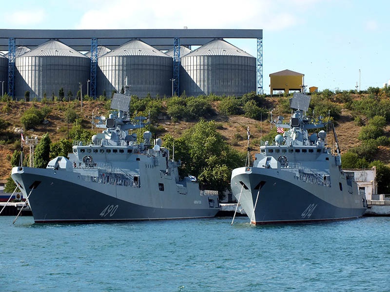 30-ю дивизию надводных кораблей Черноморского флота моряки в шутку называют адмиральской.