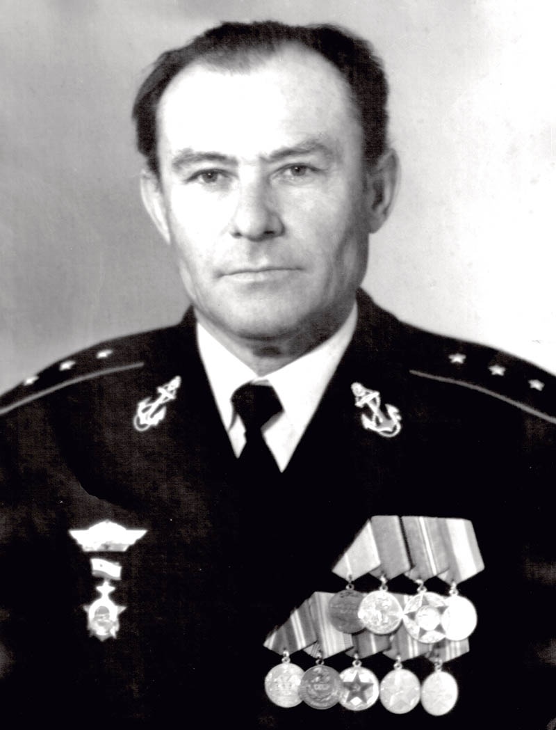  Дед Сергея - старшина батареи 951-го отдельного берегового ракетного полка Черноморского флота Иван Галаган.