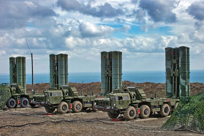 Зенитный ракетный полк Южного военного округа (ЮВО), вооруженный системой С-400 «Триумф», заступил на боевое дежурство в Крыму.