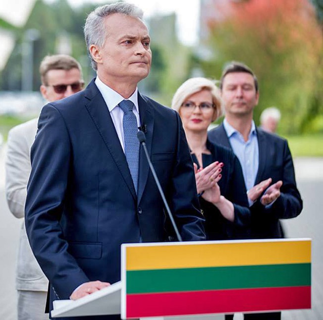 Новый президент Гитанас Науседа получил важный социальный заказ от избирателей — рассмотреть возможность развития делового сотрудничества с восточным соседом в интересах повышения благосостояния литовских граждан.