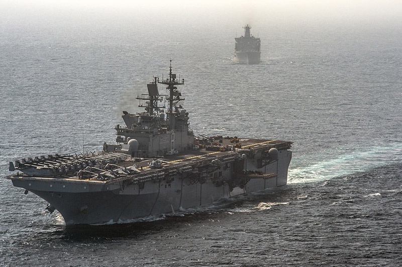 Универсальный десантный корабль Корпуса морской пехоты USS Makin Island.
