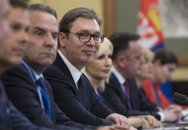 Президент Республики Сербии Александр Вучич (в центре) призвал смотреть правде в глаза и признать, что Сербия потеряла Косово.