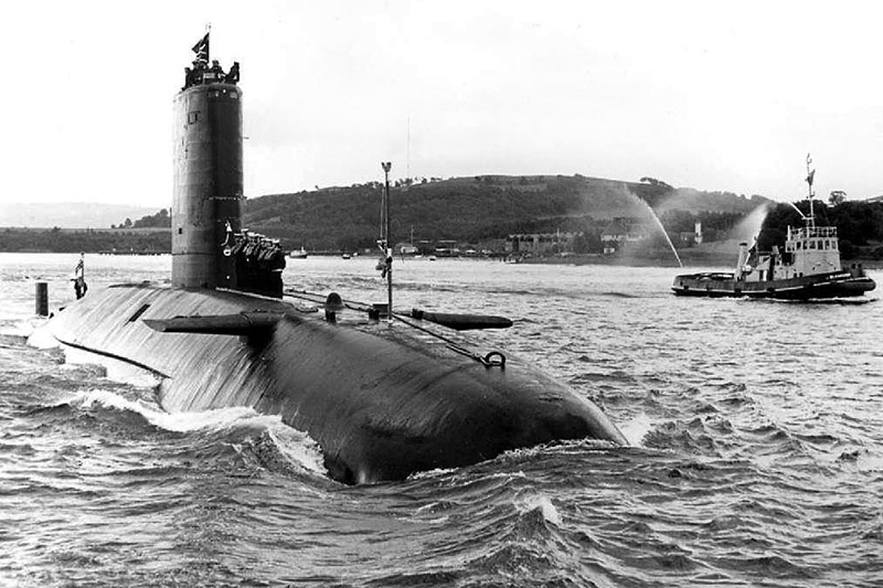 Английская атомная подводная лодка HMS Conqueror.