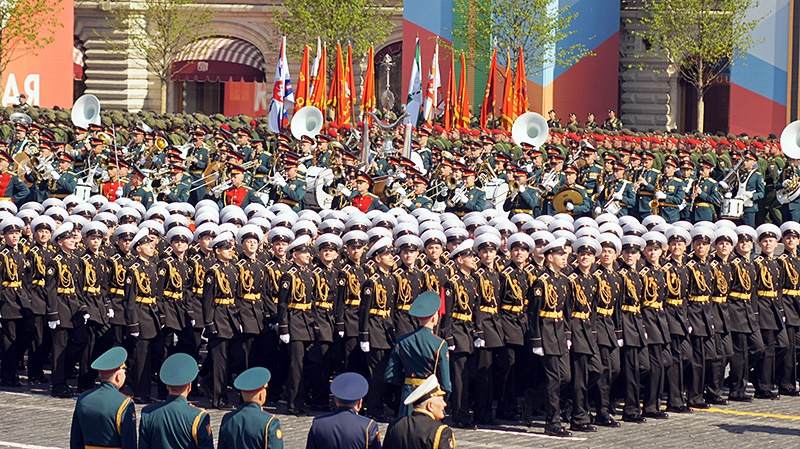 Кадеты Кронштадтского морского кадетского военного корпуса принимали участие в параде Победы.