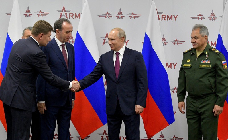 На церемонии с участием президента России Владимира Путина состоялась передача восьми госконтрактов.