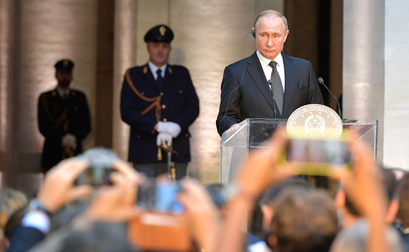 Владимир Путин на пресс-конференции в Риме.