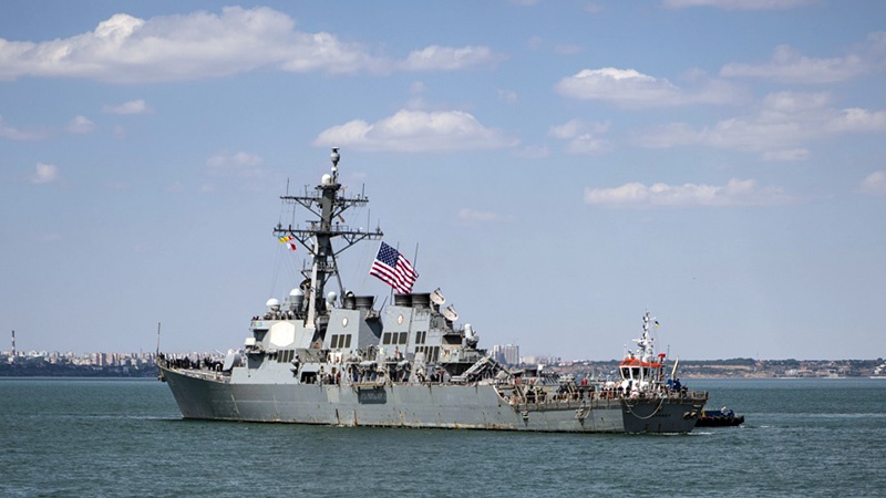 Американский эсминец USS Carney подходит к Одессе во время  совместных с Украиной маневров Sea Breeze 2019.