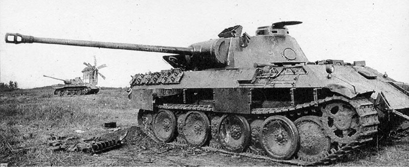 Брошенные под Прохоровкой немецкие танки Pz.Kpfw.V «Пантера».