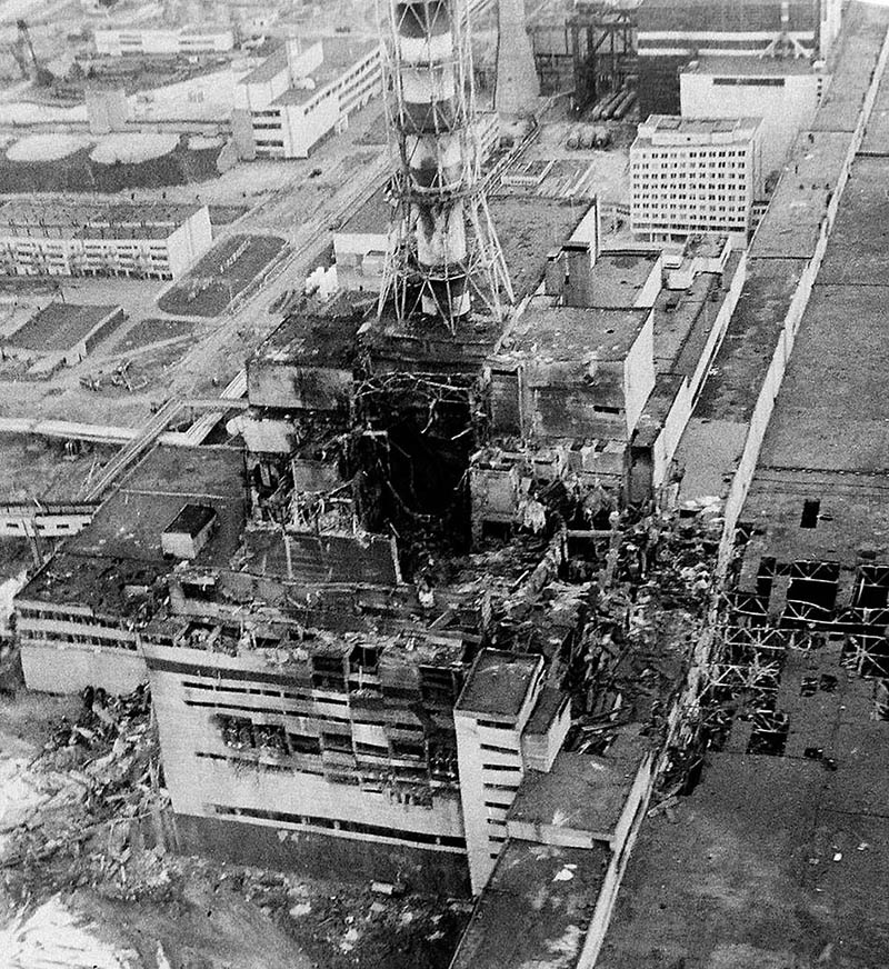 Четвёртый энергоблок Чернобыльской атомной электростанции после взрыва.