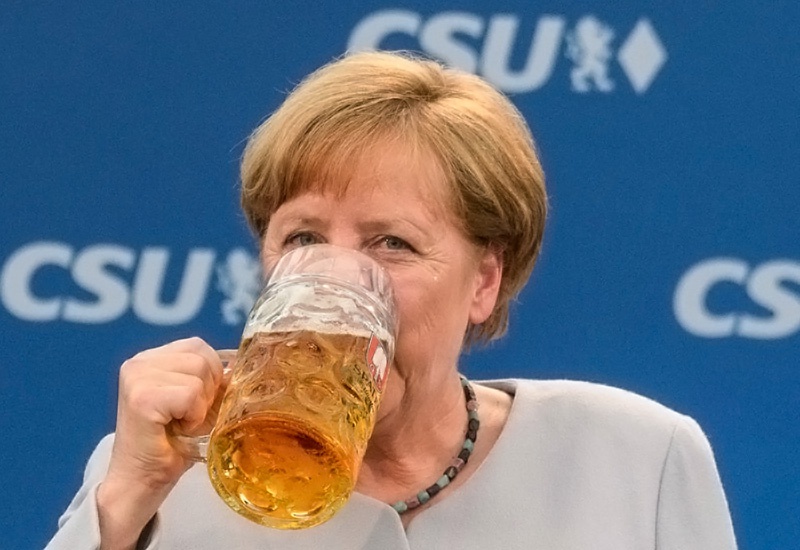 Из напитков Ангела Меркель предпочитает пиво.