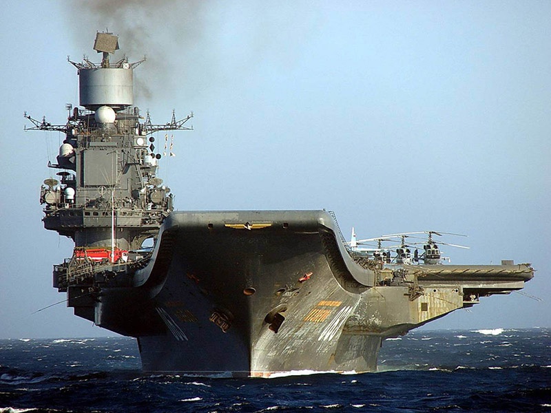 Авианесущий крейсер «Адмирал Кузнецов» у берегов Сирии.
