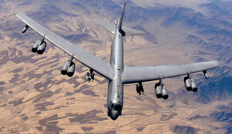 Самый тяжёлый долгожитель - американский стратегический бомбардировщик B-52.