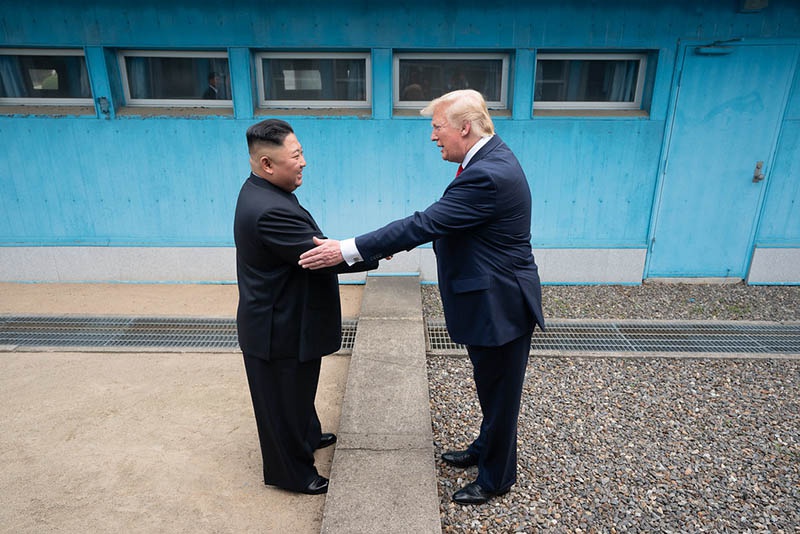 Трамп стал первым действующим президентом США, ступившим на северокорейскую территорию, когда встретился в пограничном пункте Пханмунджом с Ким Чен Ыном.