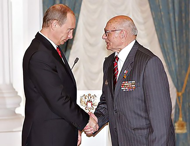 Героем Российской Федерации он стал в 2007 году, на своё девяностолетие.