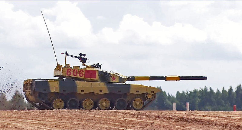 Китайские танкисты победили в первый день соревнований в первом заезде на своем танке 96B..