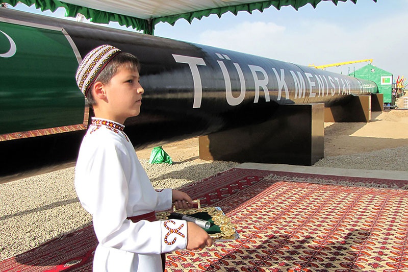 Ещё Туркменбаши согласился продавать России газ вплоть до 2028 года.