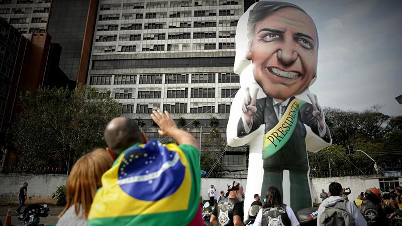 Президент Бразилии Жаир Болсонару прозвали «тропическим Трампом» из-за его нескрываемого восхищения американским лидером.